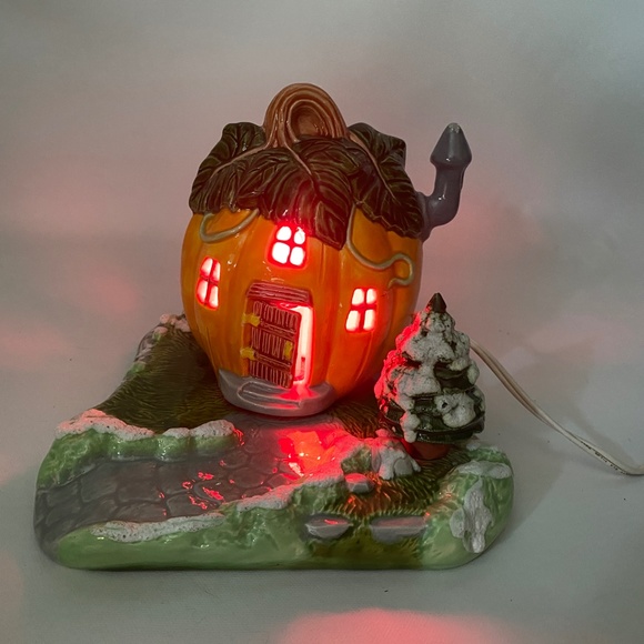 Vtg 2 Pc Scioto Molds Ceramic 1980/90s Pumpkin House Snowy Yard Trees w Light - Picture 2 of 16
